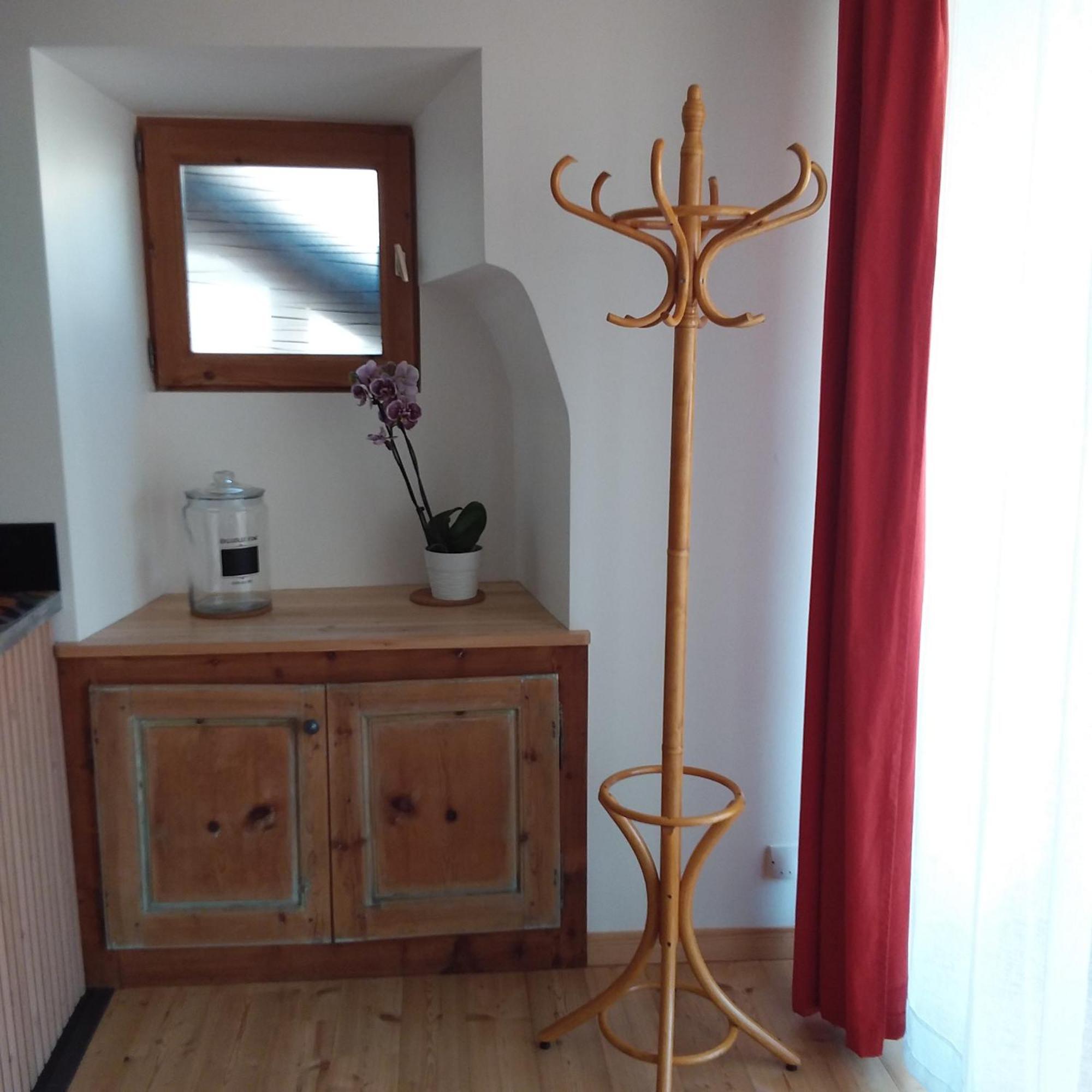 Appartement Dans Maison De Village Crots Esterno foto